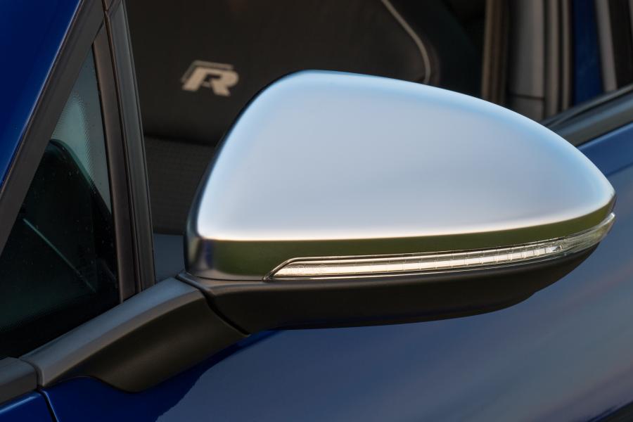 Детали экстерьера Volkswagen Golf R 5-Door 2017 года  (UK) (фото 24 из 30)